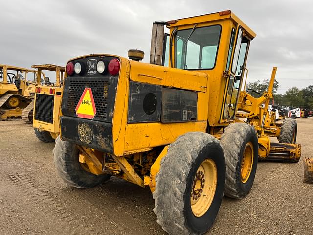 Image of John Deere 670A equipment image 4