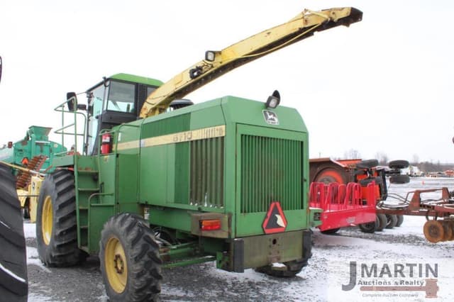 Image of John Deere 6710 equipment image 1