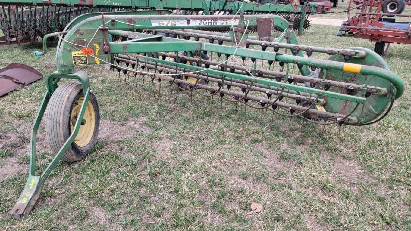 John Deere 672 Equipment Image0