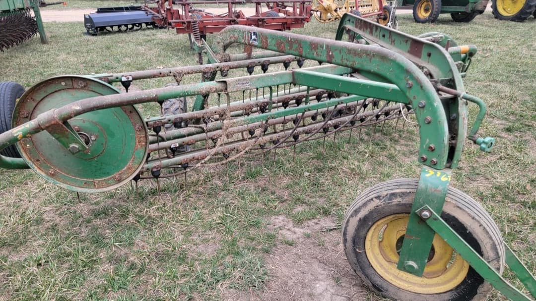 Image of John Deere 672 Image 1