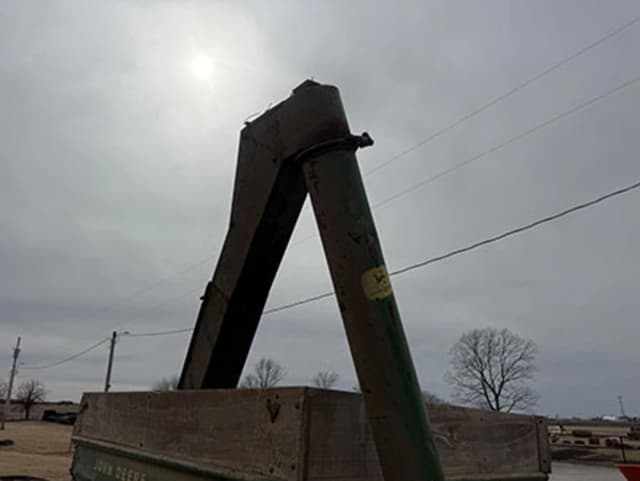 Image of John Deere 68 equipment image 2