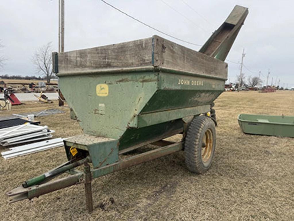 John Deere 68 Equipment Image0