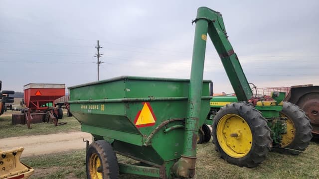 Image of John Deere 68 equipment image 3
