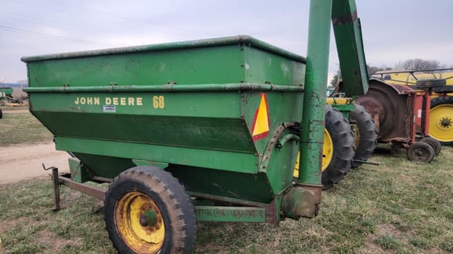 Image of John Deere 68 equipment image 2