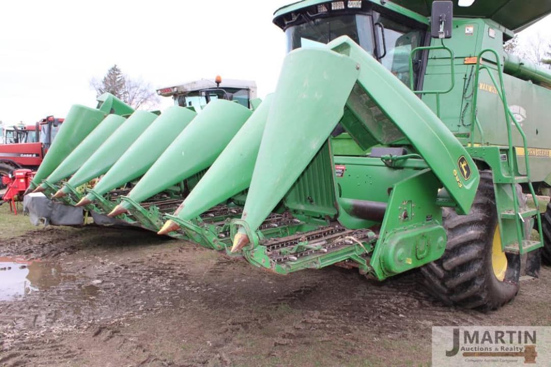 Image of John Deere 693 Primary image