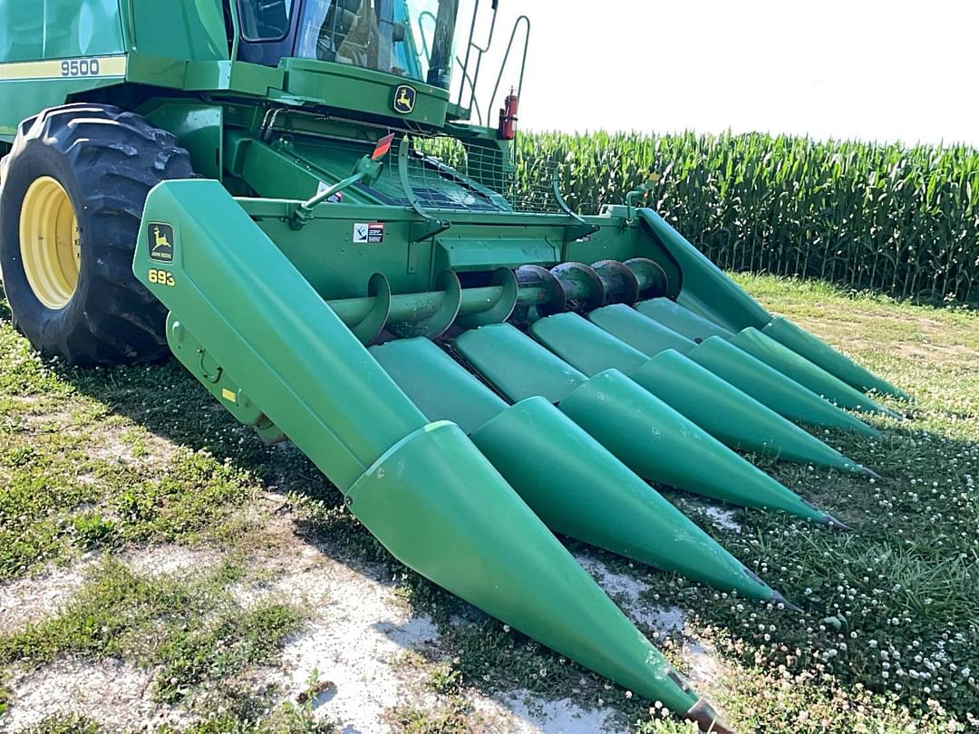 Image of John Deere 693 Primary image