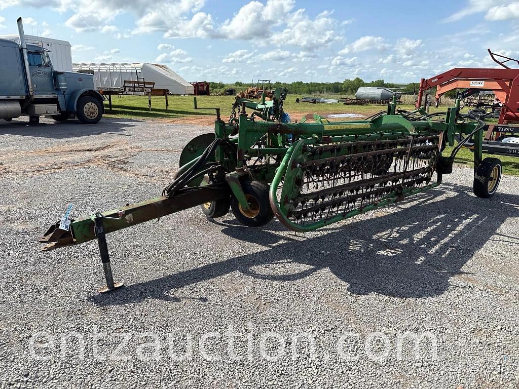 Image of John Deere 700 Primary image