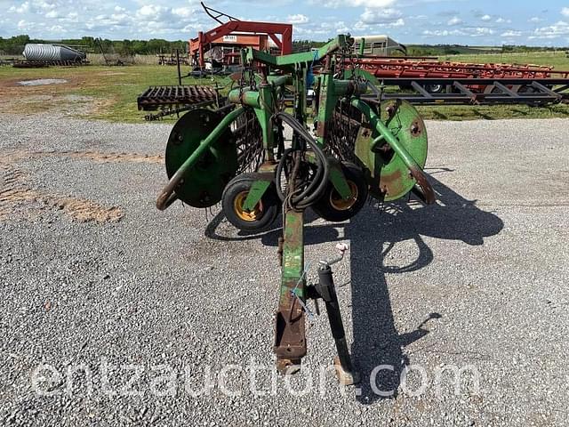 Image of John Deere 700 equipment image 1