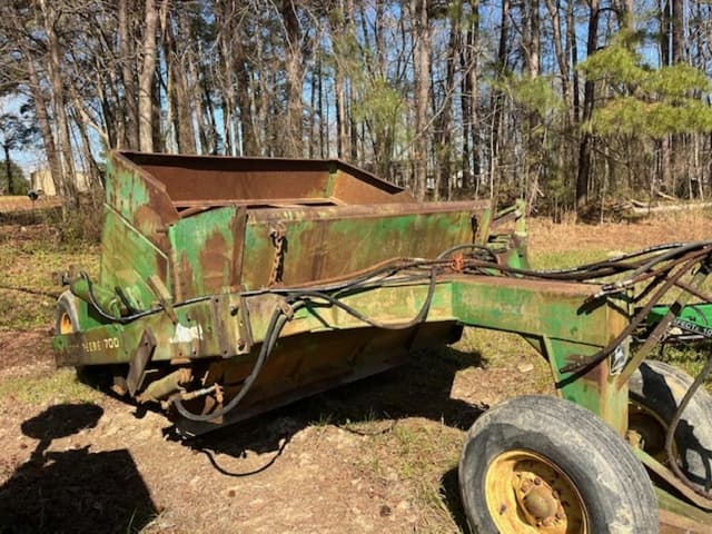Image of John Deere 700 equipment image 1