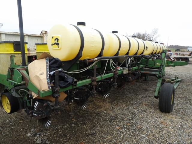 Image of John Deere 7000 Image 1