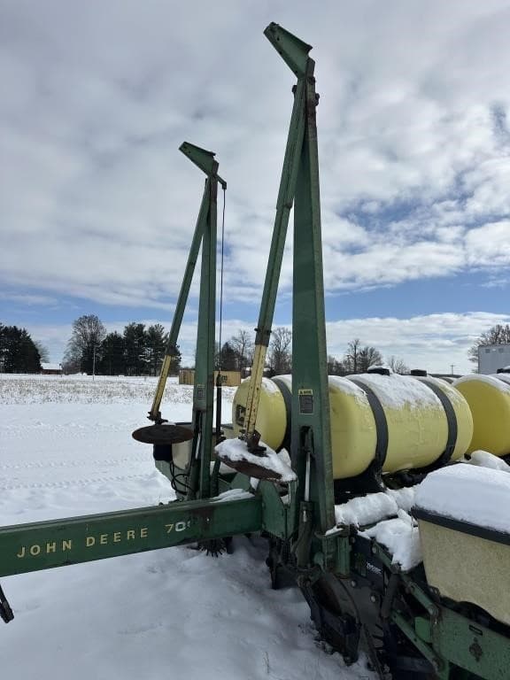 Image of John Deere 7000 equipment image 2