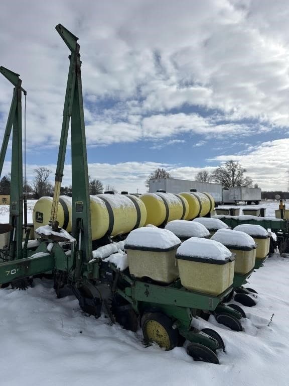 Image of John Deere 7000 equipment image 1