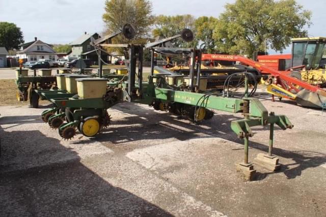 Image of John Deere 7000 equipment image 1