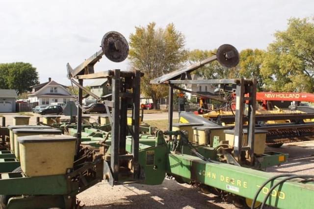 Image of John Deere 7000 equipment image 2