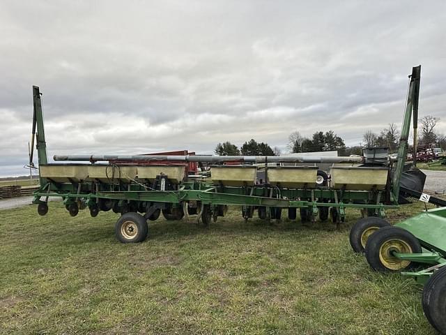 Image of John Deere 7000 equipment image 3