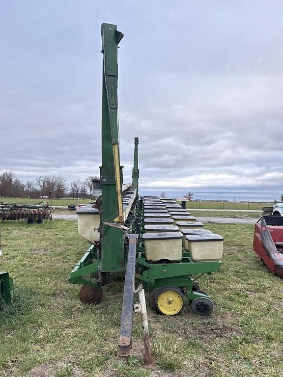 Image of John Deere 7000 equipment image 1