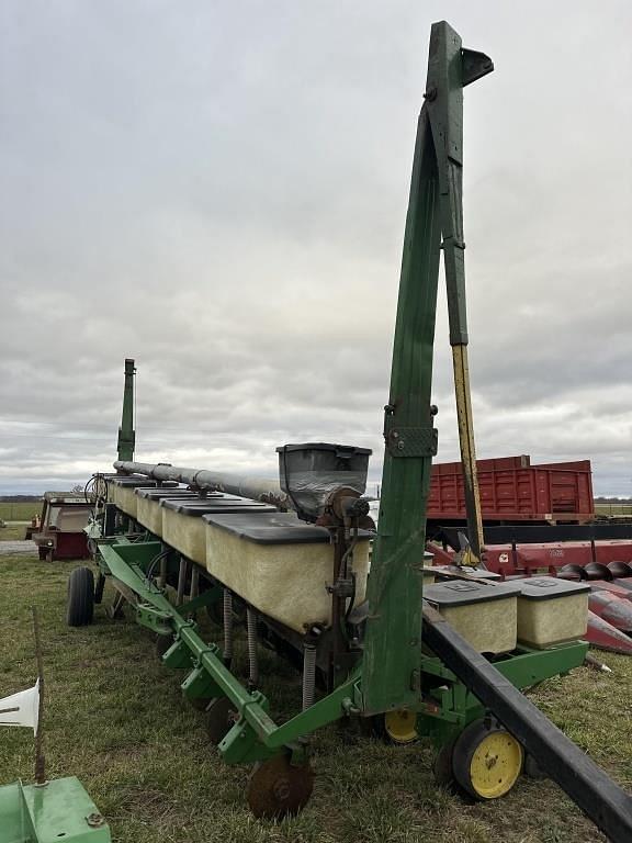 Image of John Deere 7000 equipment image 2