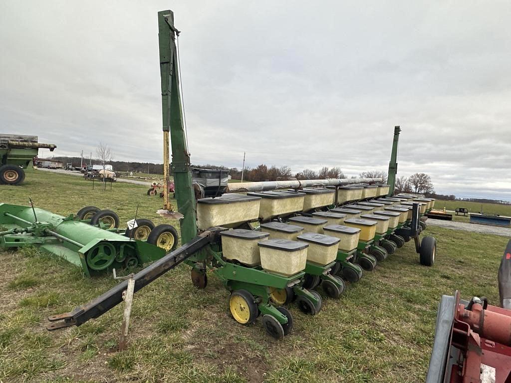 Image of John Deere 7000 Primary image