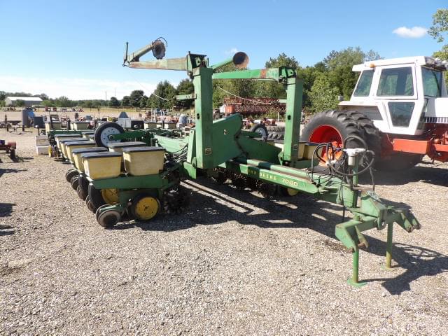 Image of John Deere 7000 Image 0