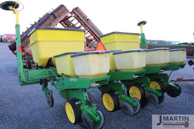 Image of John Deere 7000 equipment image 3