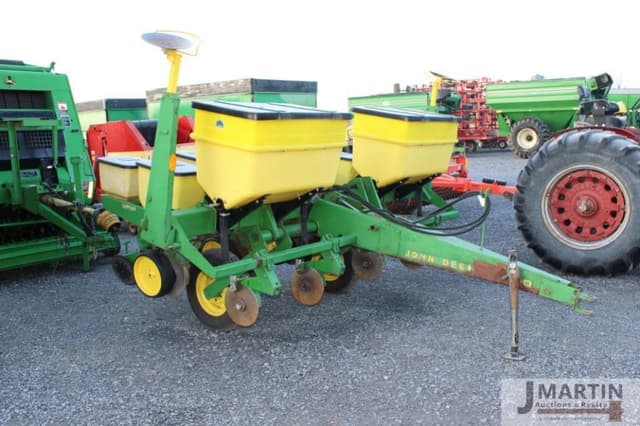 Image of John Deere 7000 equipment image 1
