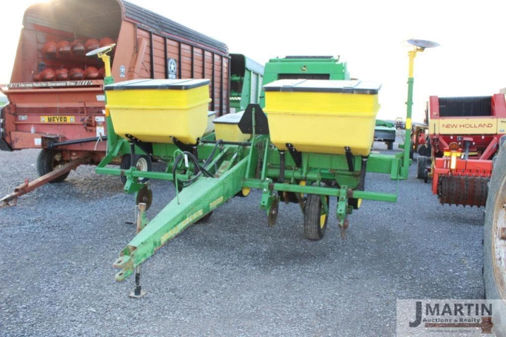 Image of John Deere 7000 Primary image