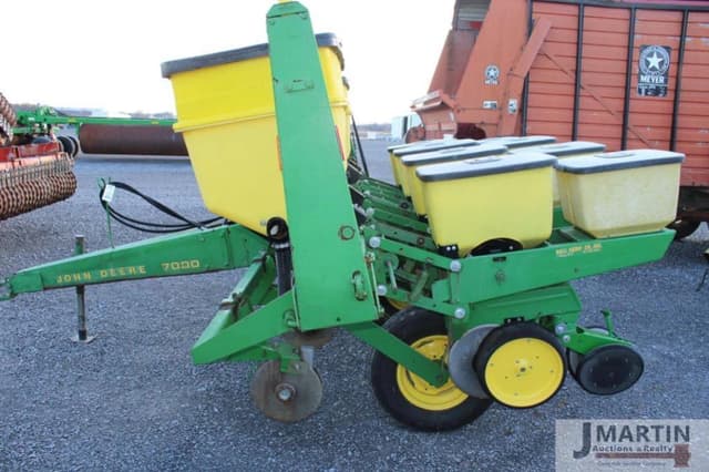 Image of John Deere 7000 equipment image 4