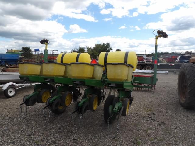 Image of John Deere 7000 Image 1