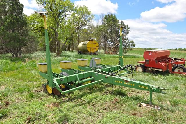 Image of John Deere 7000 equipment image 2