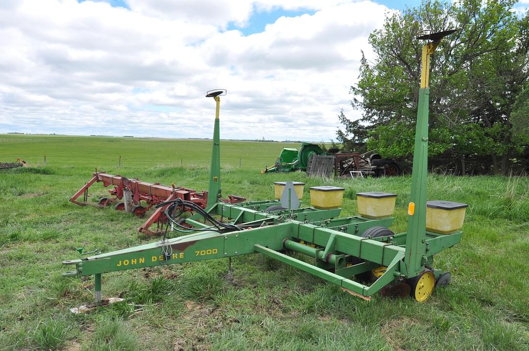 Image of John Deere 7000 Primary image