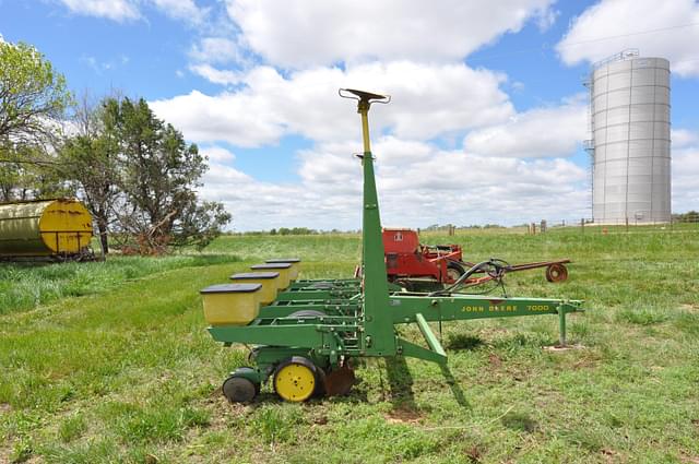 Image of John Deere 7000 equipment image 3