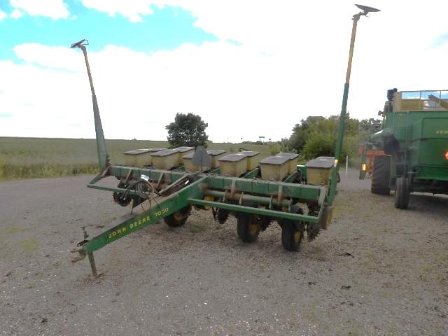 Image of John Deere 7000 Image 0