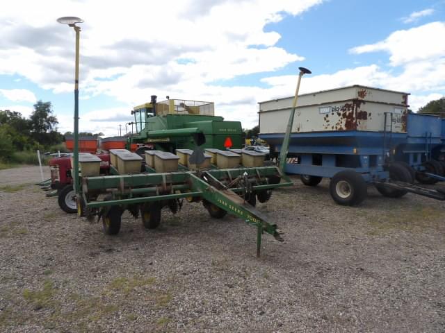 Image of John Deere 7000 Image 1