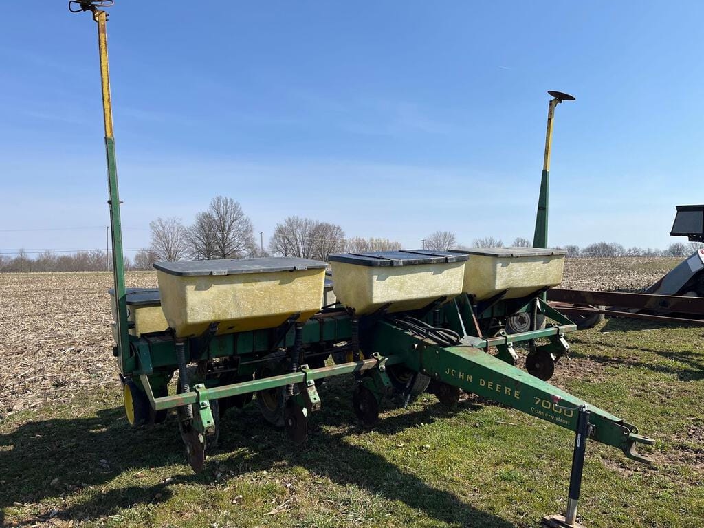 Main image John Deere 7000