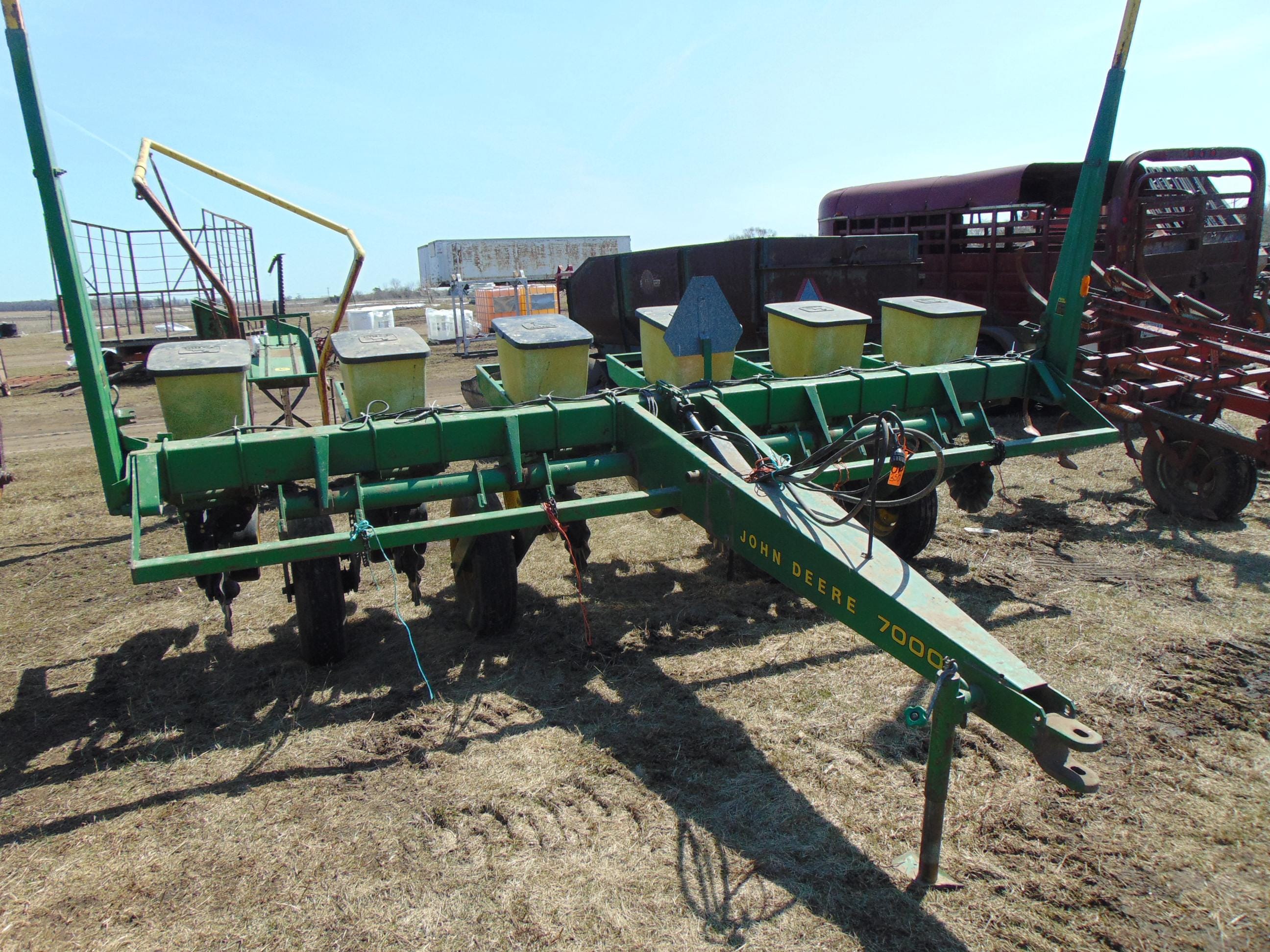 Main image John Deere 7000