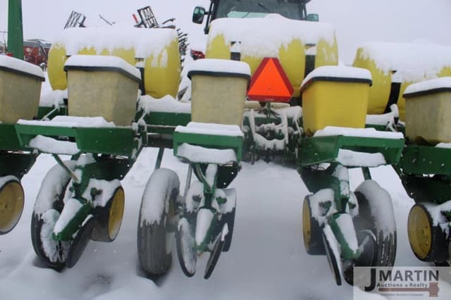 Image of John Deere 7000 equipment image 4