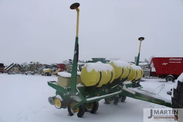 Image of John Deere 7000 equipment image 2