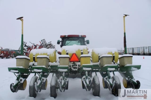 Image of John Deere 7000 equipment image 1