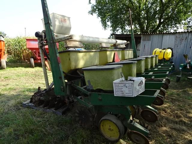 Image of John Deere 7000 equipment image 1