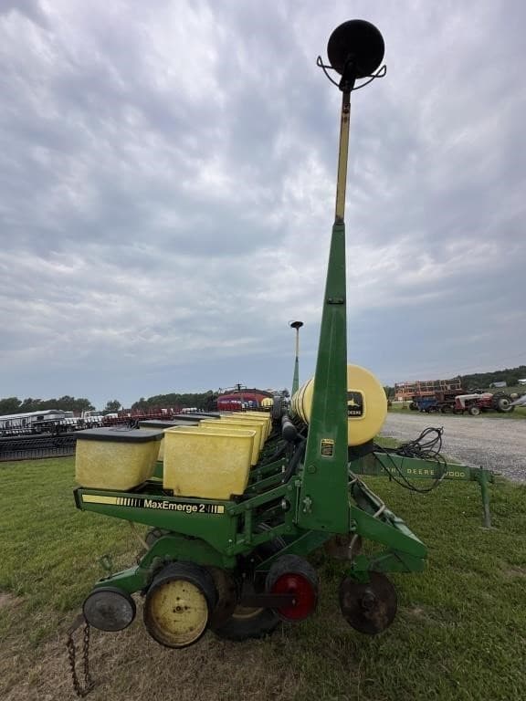 Image of John Deere 7000 equipment image 3