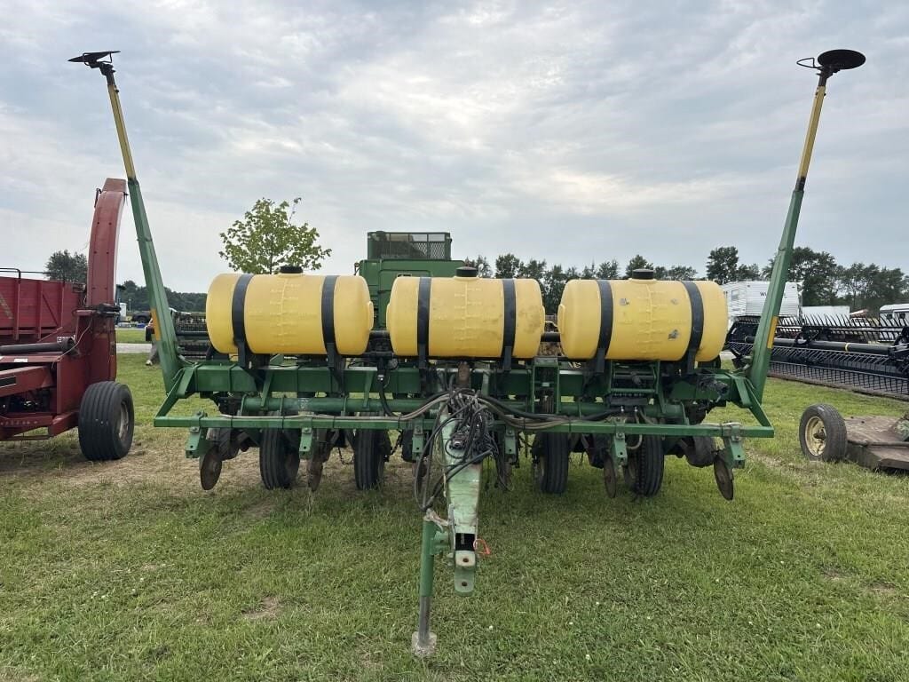 John Deere 7000 Equipment Image0
