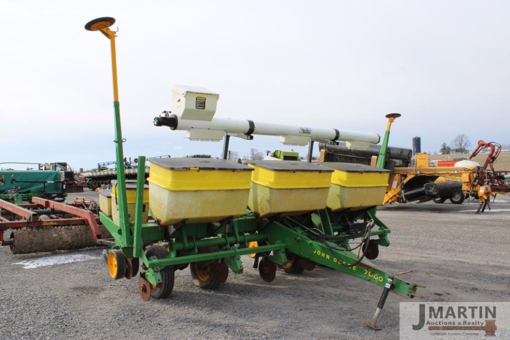 Main image John Deere 7000