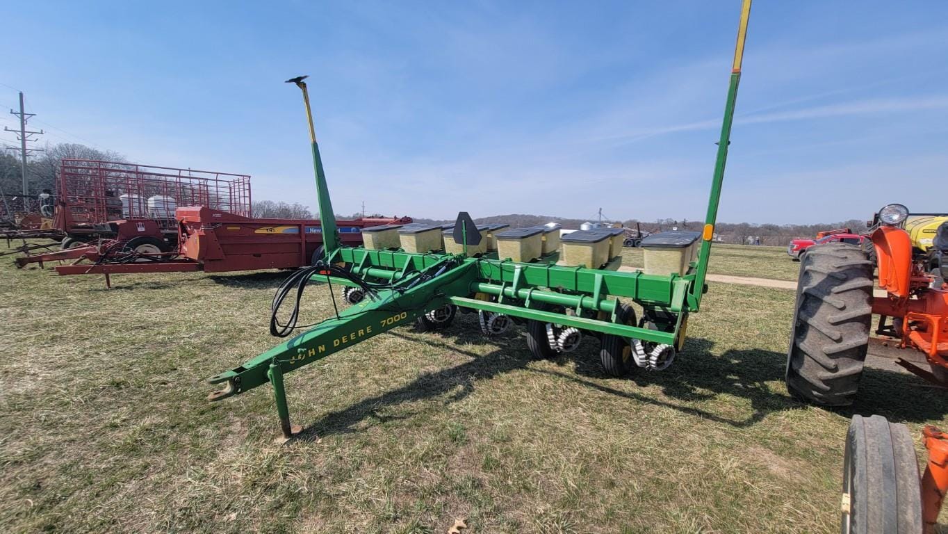 John Deere 7000 Equipment Image0