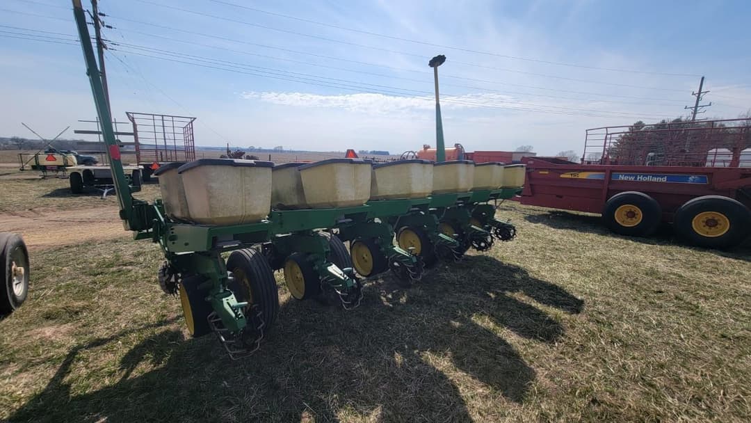 Image of John Deere 7000 Image 1