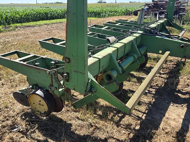 Image of John Deere 7000 equipment image 4