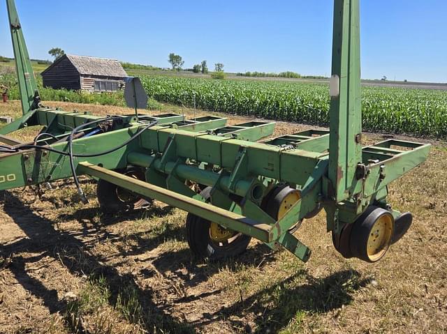 Image of John Deere 7000 equipment image 1