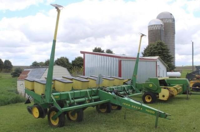 Image of John Deere 7000 equipment image 1