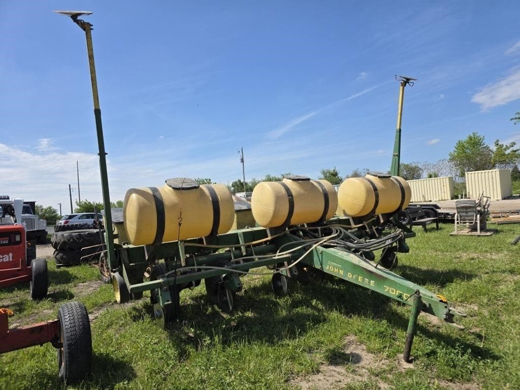 Image of John Deere 7000 Primary image