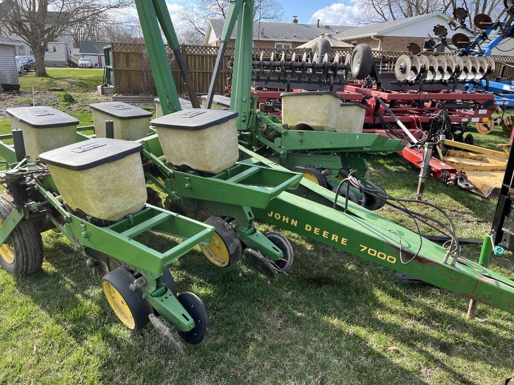 Main image John Deere 7000