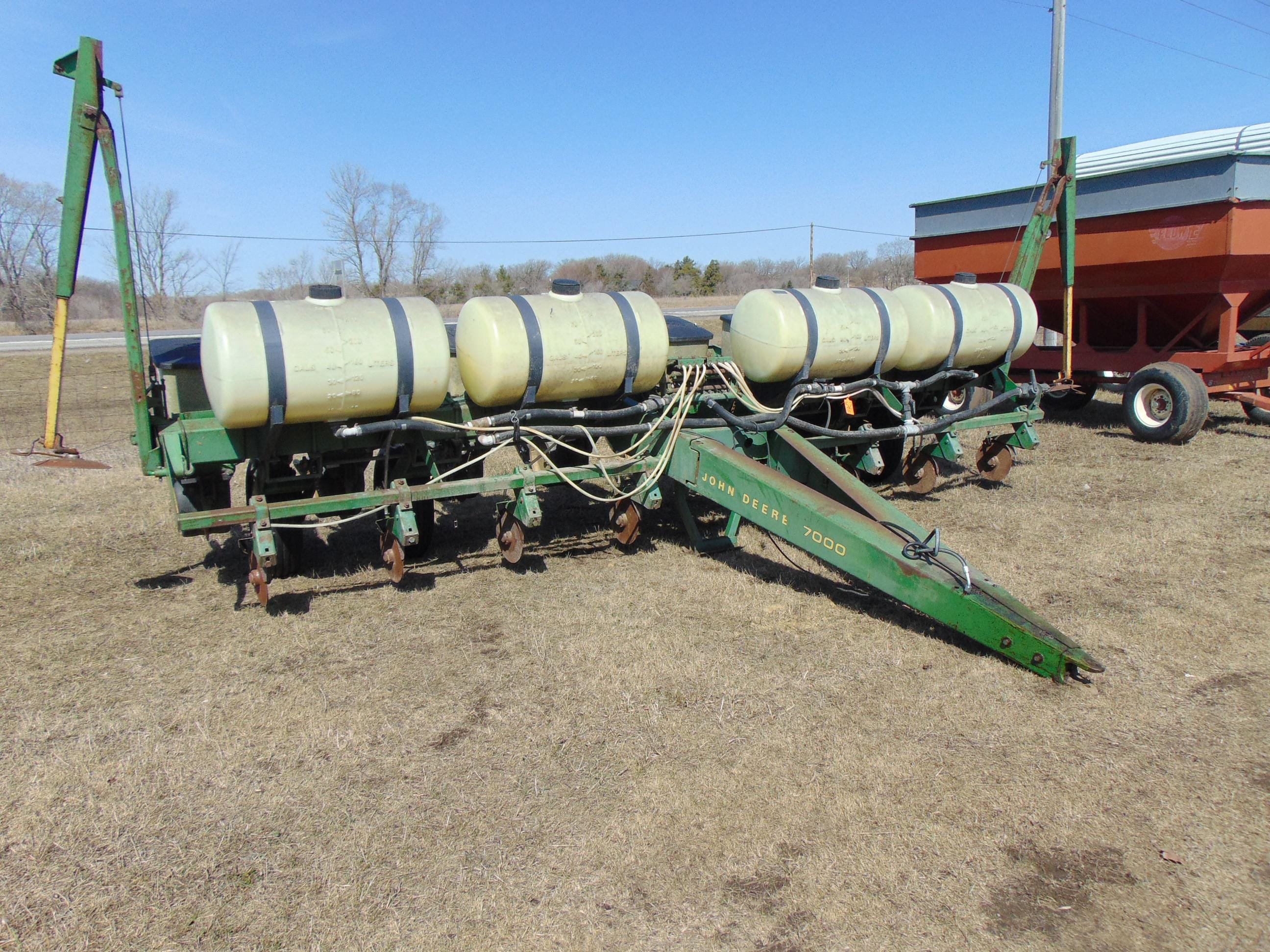 Main image John Deere 7000